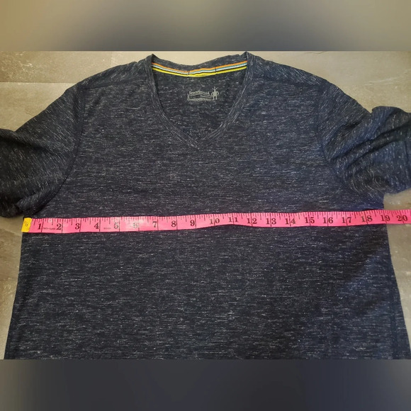 Smartwool Men's Heathered Grey & Navy Blue V-Neck Short Sleeves Shirt. Men S. - Picture 5 of 8